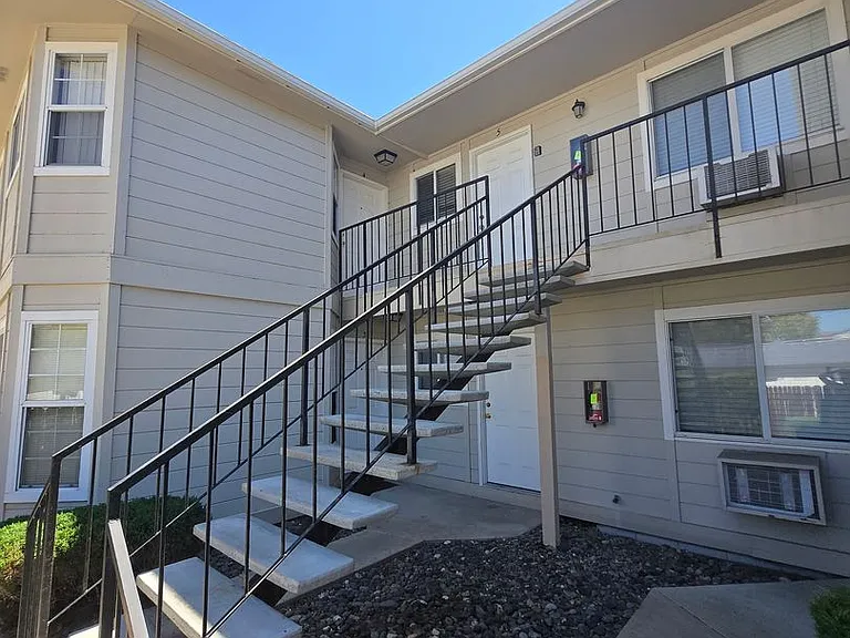 111 W Taylor St — Photo 2