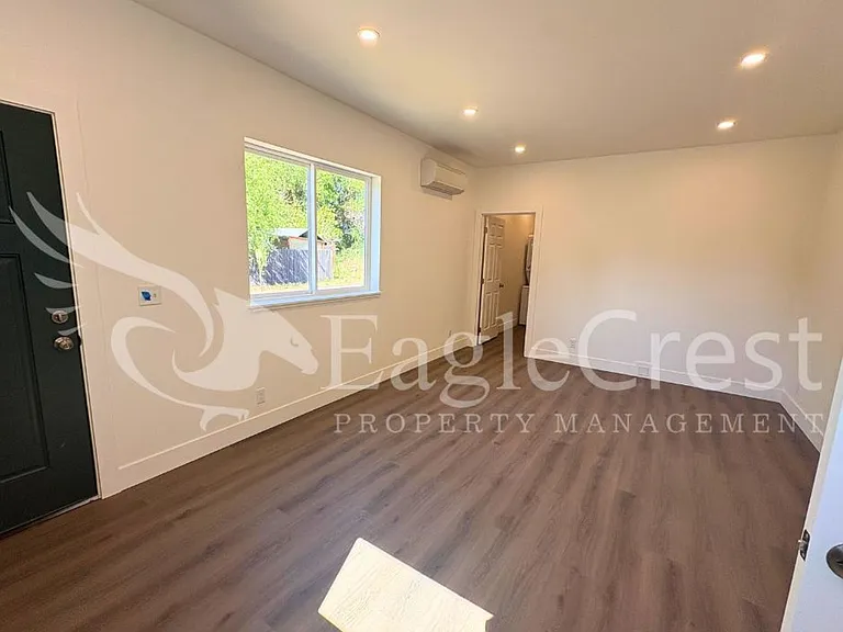 420 Ankeny St — Photo 15