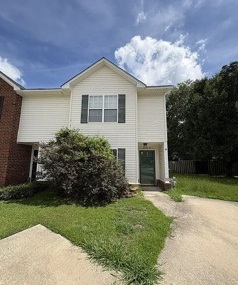 2502 Bluff View Ct #B — Photo 1