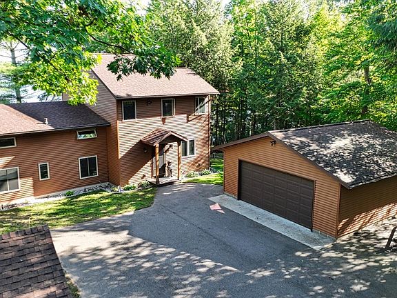 2nd image of 1062 S Gunlock Lake Ln