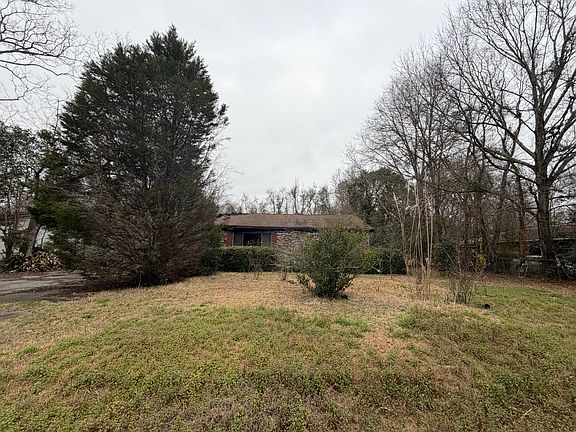 3rd image of 804 Barkley Rd