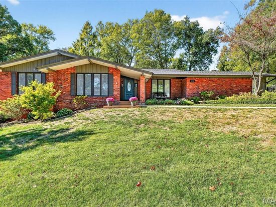 515 White Rose Ln, Saint Louis, MO 63132