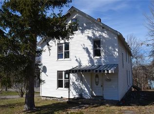 8 Monroe St, Silver Creek, NY 14136