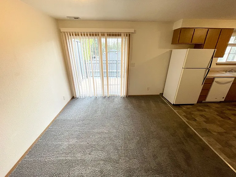 3742 W Rose Hill St #202 — Photo 8