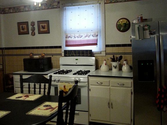 5th image of 1222 Allard St