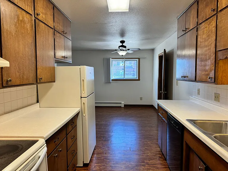 Cottonwood Apartments — Photo 14