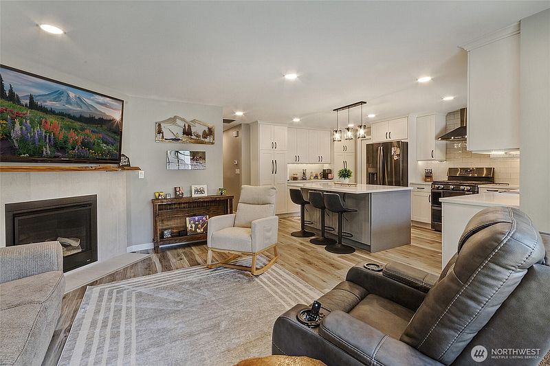 4th image of 6225 41st Ave E