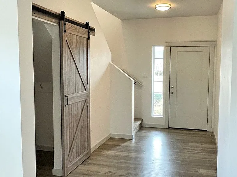 5899 N Lakeshore Way — Photo 2
