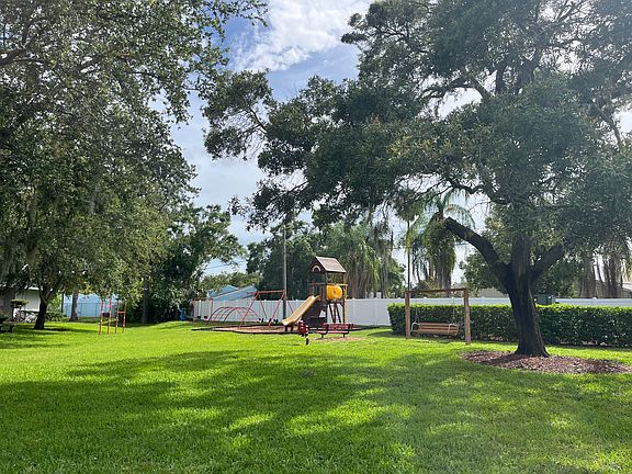 3rd image of 3340 Fox Hunt Dr