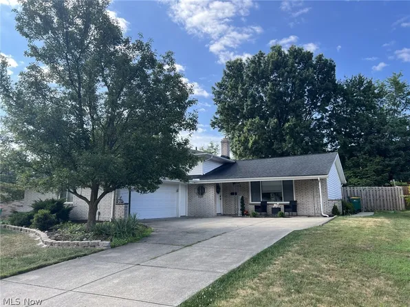 330 Calvin Dr, Seven Hills, OH 44131