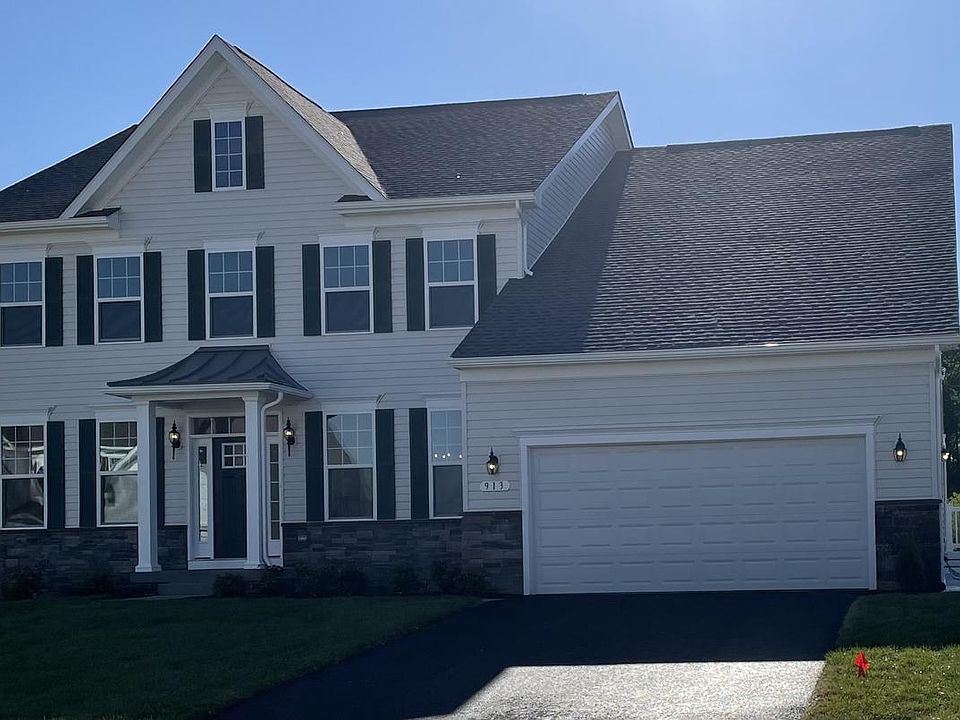 1st image of 913 Brookfield Dr