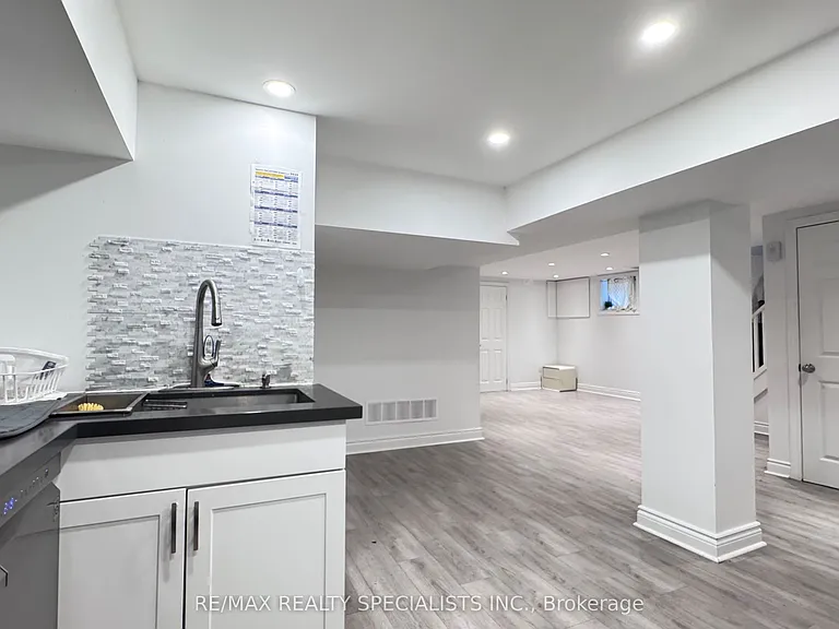 131 Searle Ave #BASEMENT — Photo 15