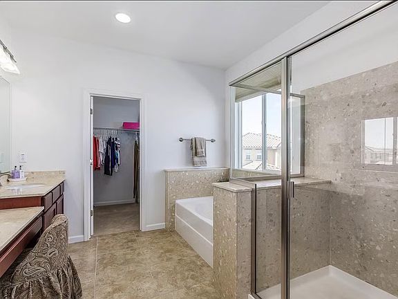 4th image of 1093 Ashbridge Bay Dr