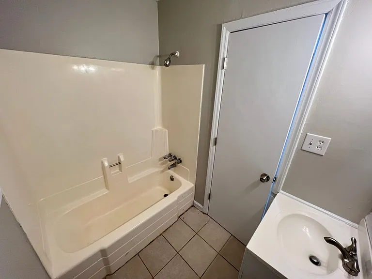 104 Beverly Dr — Photo 9