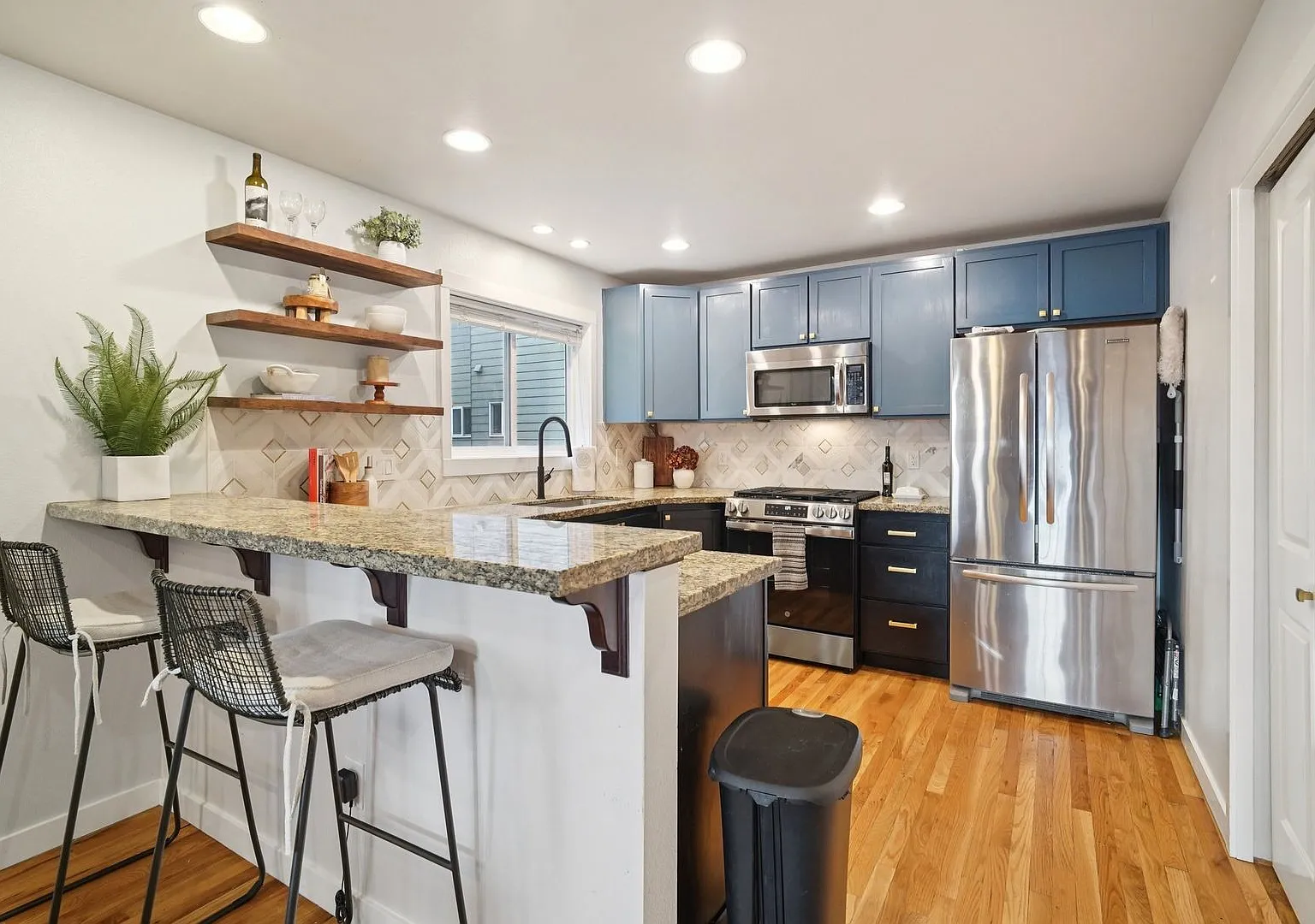 Stylish 3-Bed, 2.5 bath Townhome in Greenwood — Photo 3