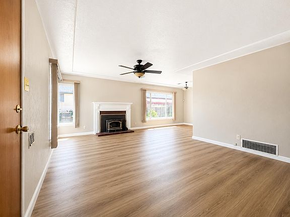 3rd image of 947 W Brown Ave