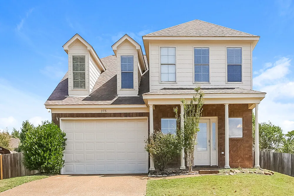 3 bed, 2.5 bath, 1975 sqft, $1,835 — Photo 1
