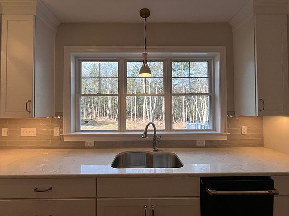 3rd image of 18 Washburn Farm Lane #4