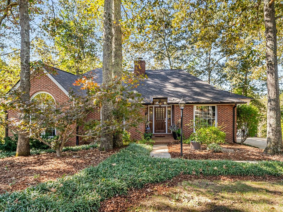 1st image of 303 Woodlands Dr