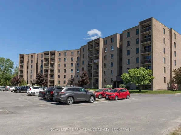 358 Queen Mary Rd #609, Kingston, ON K7M 7E8