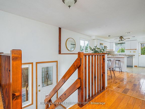 4th image of 381 Zoo Park Rd