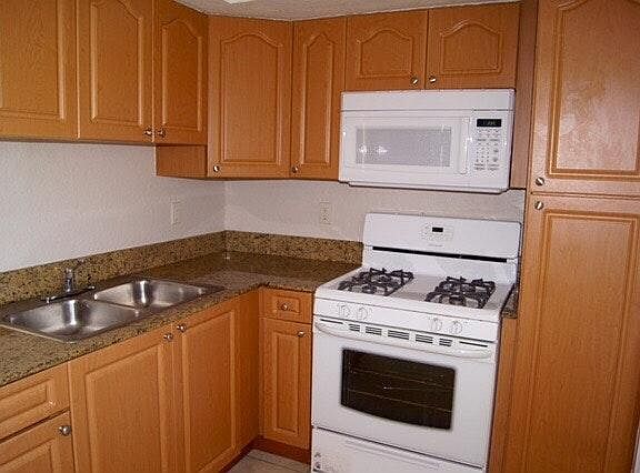 4th image of 7725 N Kendall Dr #A207
