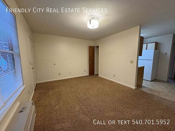 3rd image of 1115 Lincolnshire Dr APT C