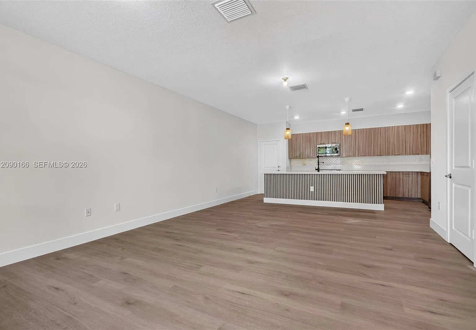 3 bed, 2.5 bath, 1610 sqft, $3,950 — Photo 4