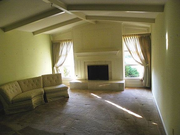 2nd image of 1004 Markus Ave