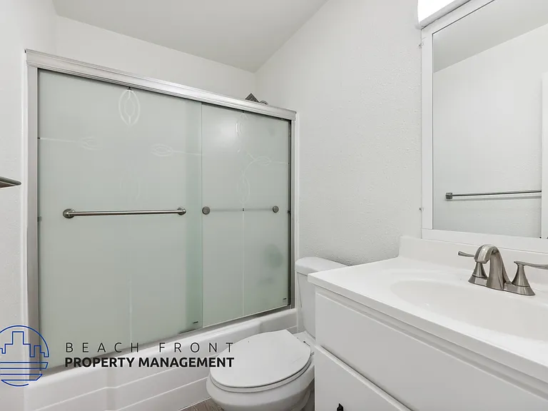 Newport Terrace Apartments — Photo 18