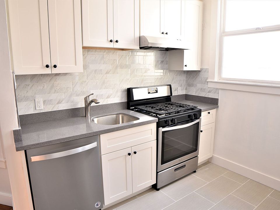 1st image of 3035 Gough St #10