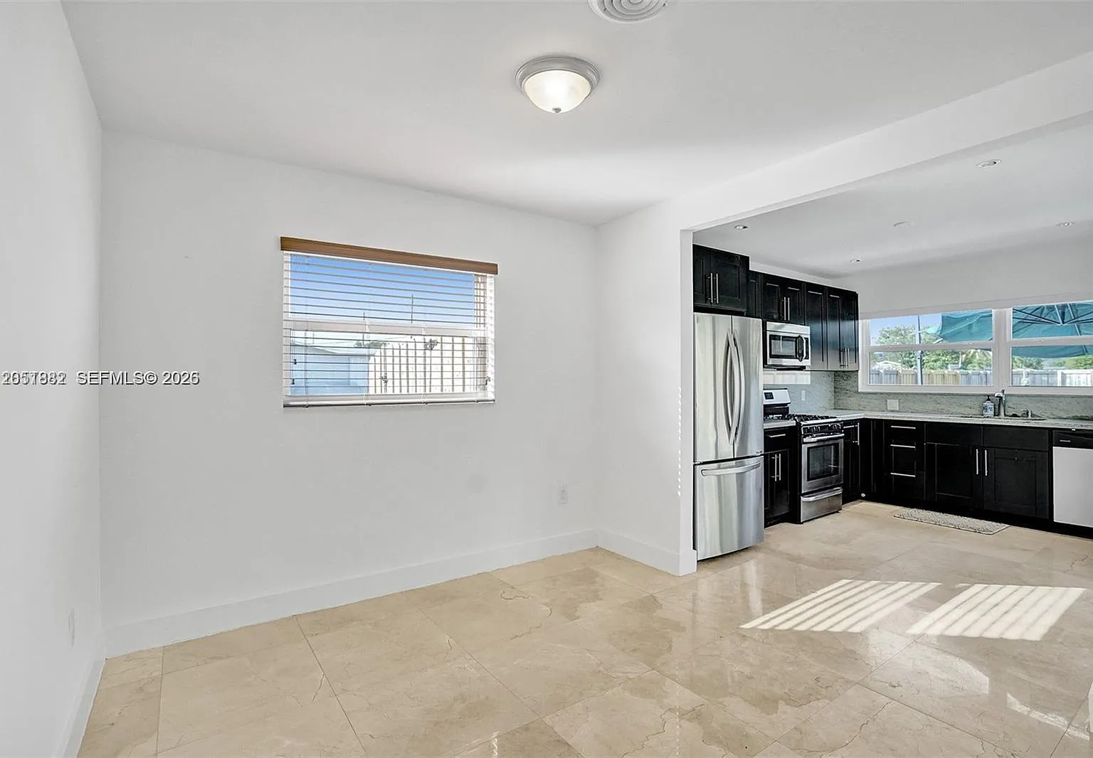 3 bed, 2.0 bath, 1287 sqft, $3,500 — Photo 4