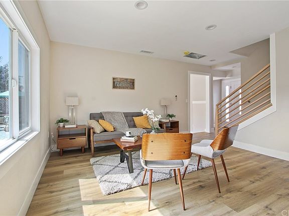 5th image of 826 N Stephora Ave