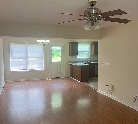 2nd image of 558 Hampton Way