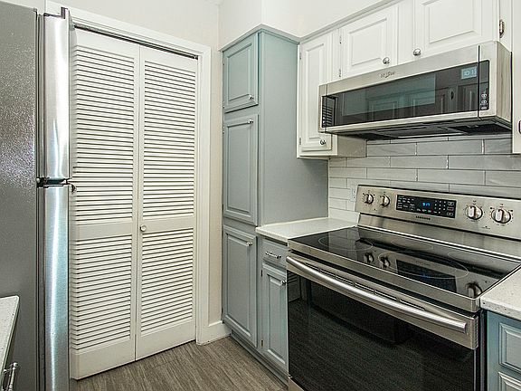 4th image of 1104 Riverchase Ln Unit 204