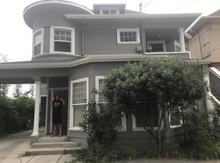438 26th St #B, Oakland, CA 94612