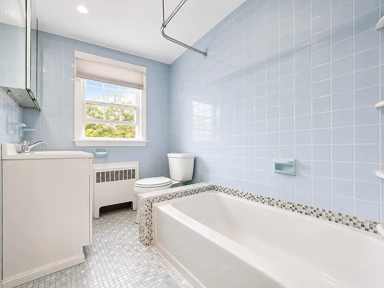 2nd floor bathroom