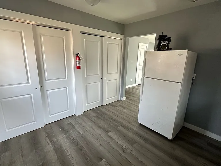 2942 S Walnut St — Photo 6