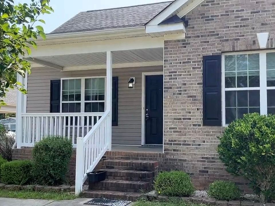 1st image of 345 E Village Dr