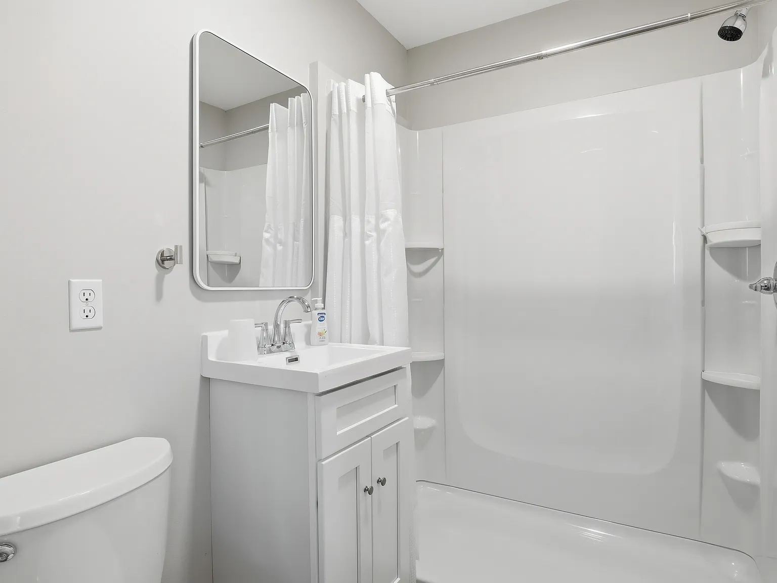 Studio, 450 sqft, $1,350 — Photo 3