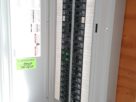 5th image of 27 Bratt Ln