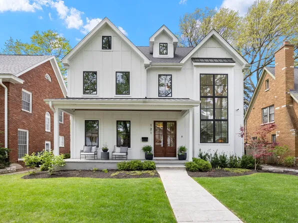 121 N Julian St, Naperville, IL 60540