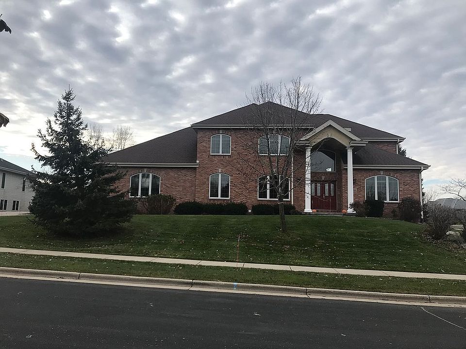 Front on Kingswood Circle
