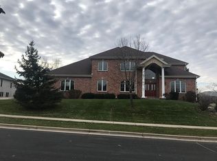 1 Kingswood Cir, Verona, WI 53593