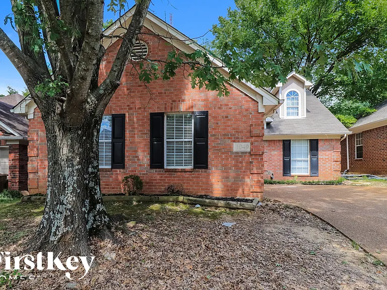 1049 Nolan Ln — Photo 1