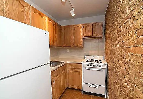 3rd image of 59 W 105th St APT 4C