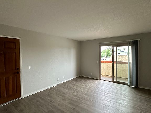 4th image of 4415 Clairemont Dr APT 4