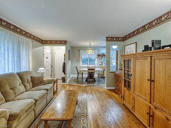 5th image of 27655 Hollywood Dr