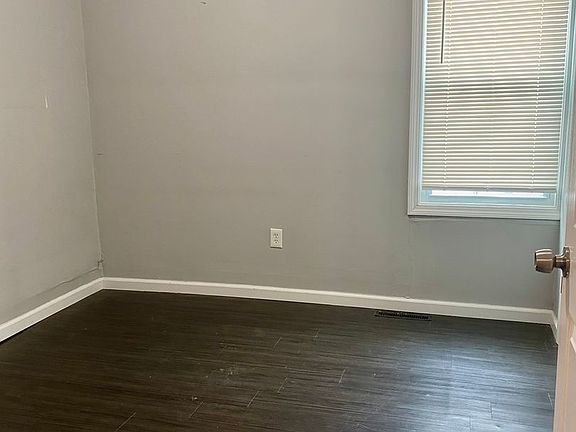 4th image of 140 Courtland St #1R