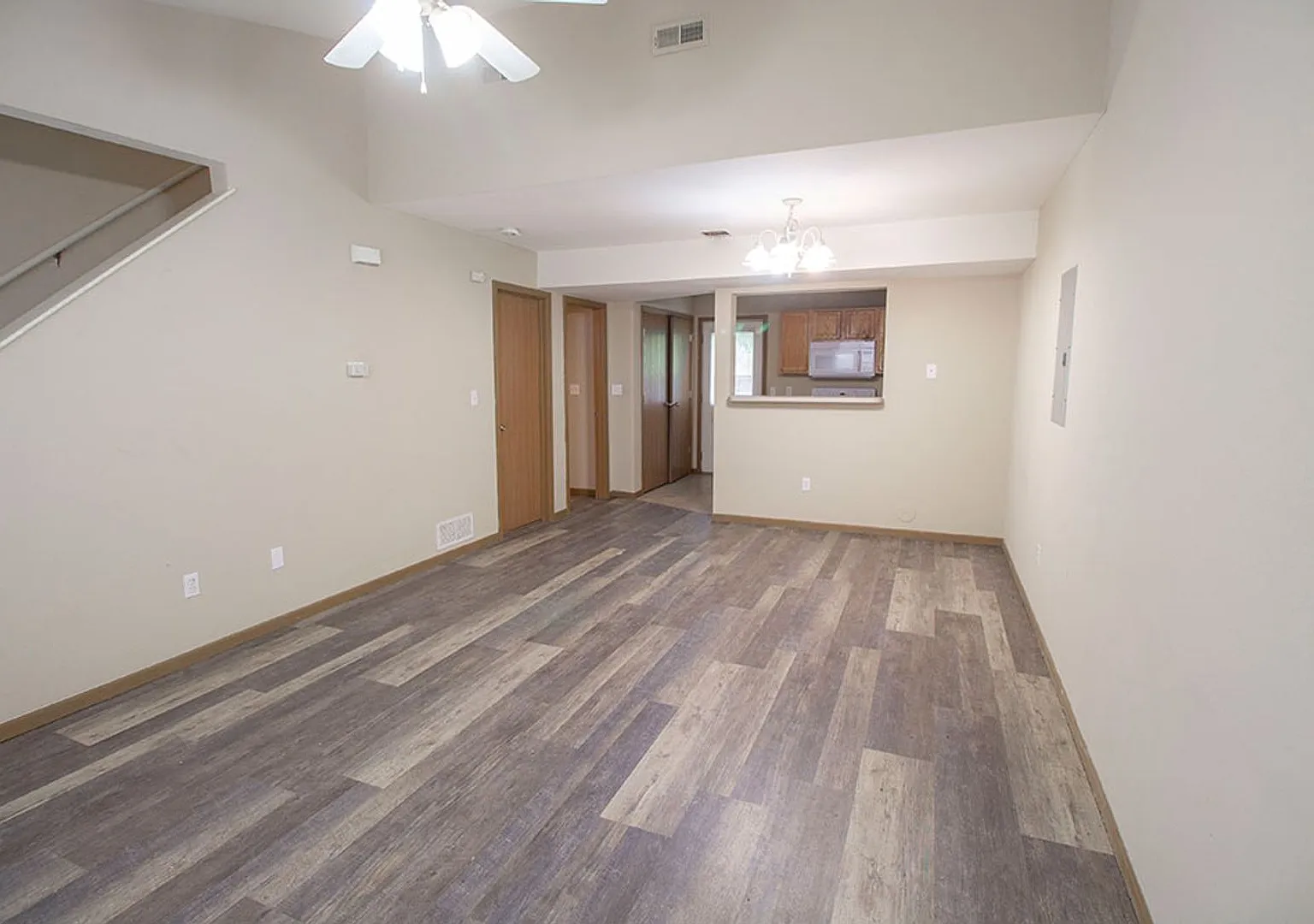 Large 4 bedroom Duplex — Photo 2
